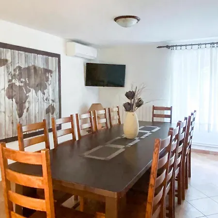 4 Bedroom Lovely In Nyaraló *