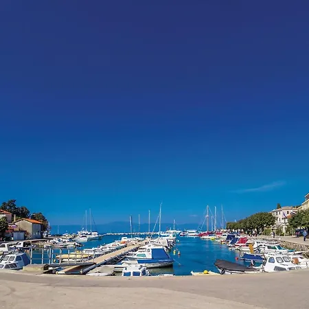 펜션 4 Bedroom Lovely In Sveti Anton (Krk)