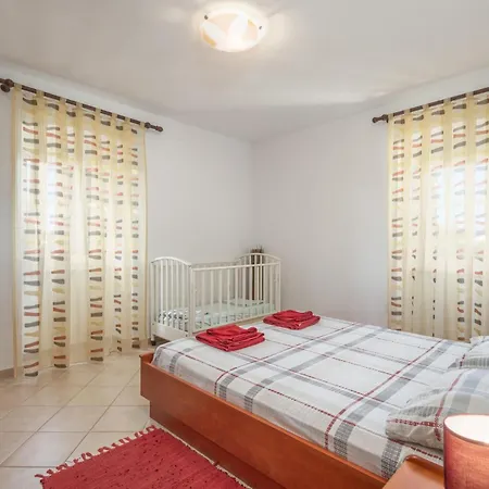 Holiday home 4 Bedroom Lovely Home In Sveti Anton *
